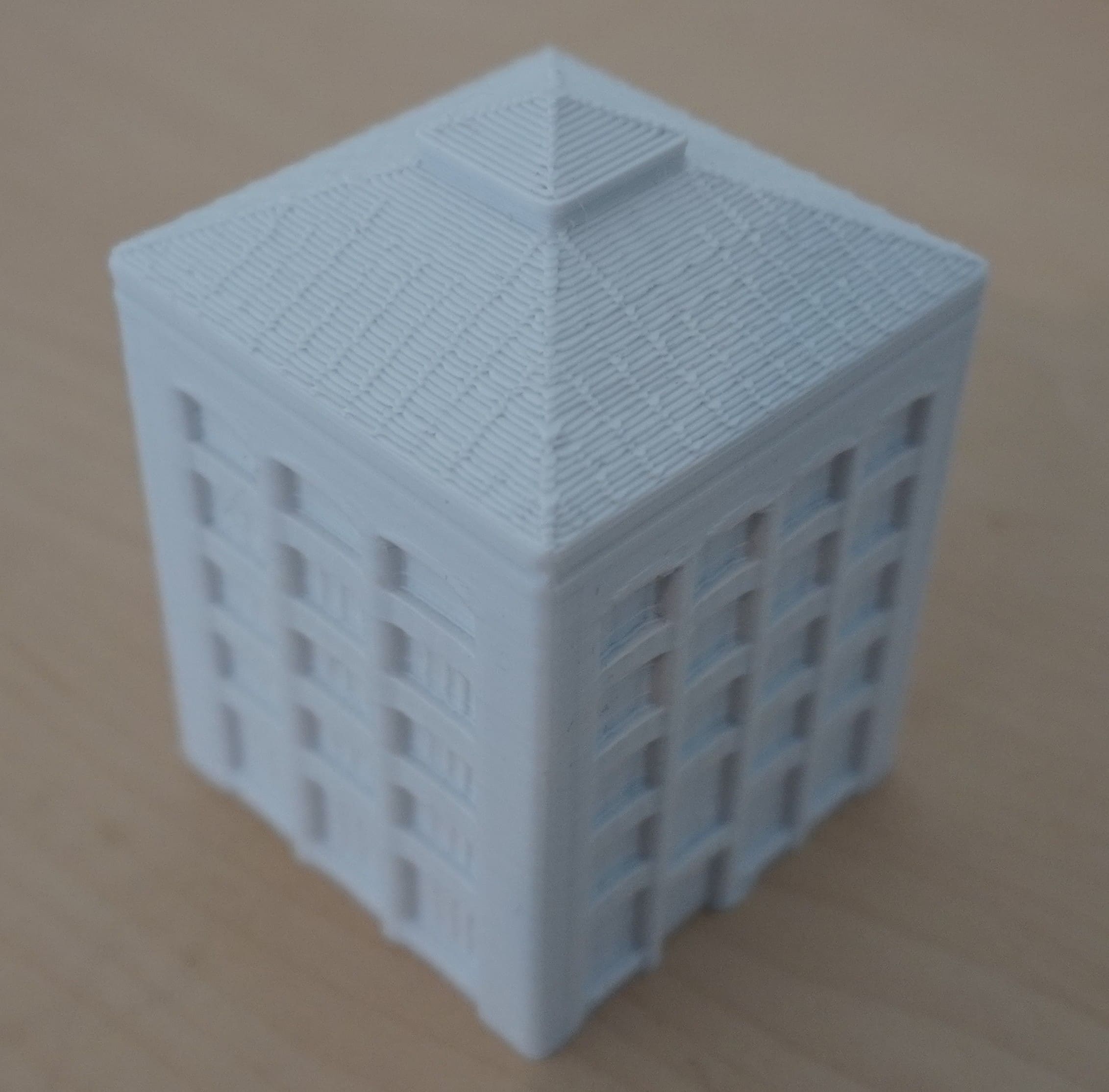 Bild: 3D-Modell des Hochschulgebäudes V gedruckt mit einem 3D-Drucker